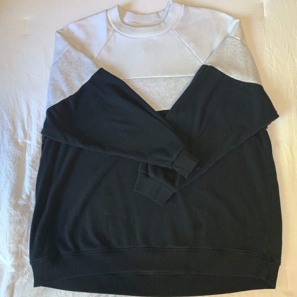 AMERICAN EAGLE SWEATER